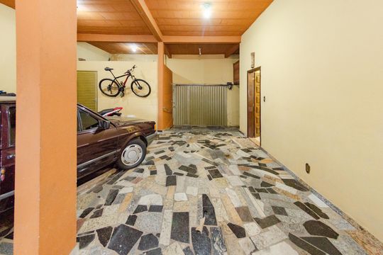 Garagem de casa para alugar com 4 quartos, 560m² em Marajó, Belo Horizonte
