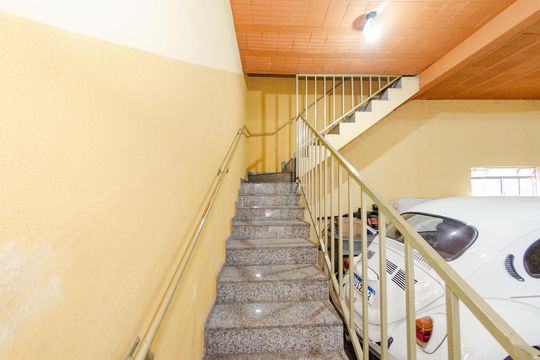 Escada garagem de casa para alugar com 4 quartos, 560m² em Marajó, Belo Horizonte