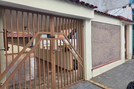 Fachada  de casa à venda com 2 quartos, 140m² em Jardim Terezopolis, Guarulhos