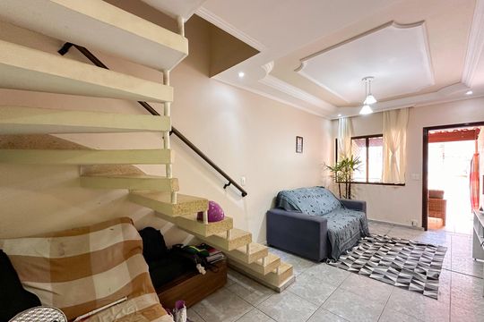 Casa à venda com 3 quartos, 180m² em Baeta Neves, São Bernardo do Campo