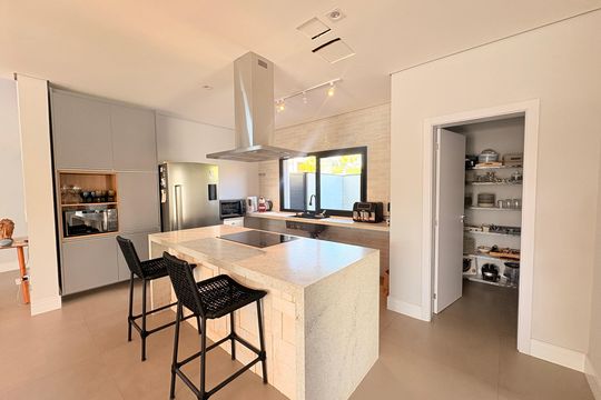 Cozinha de casa de condomínio à venda com 4 quartos, 500m² em Jardim Samambaia, Jundiaí