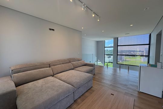 Sala do andar superior de casa de condomínio à venda com 4 quartos, 500m² em Jardim Samambaia, Jundiaí