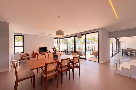 Sala de casa de condomínio à venda com 4 quartos, 500m² em Jardim Samambaia, Jundiaí