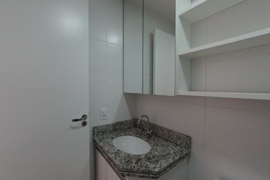 Banheiro de kitnet/studio à venda com 1 quarto, 30m² em Liberdade, São Paulo