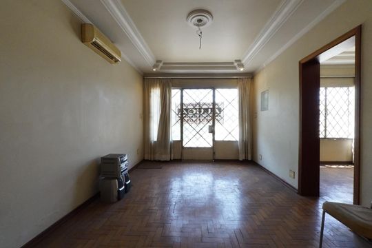 Casa para alugar com 3 quartos, 250m² em Vila Monumento, São Paulo