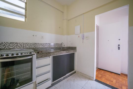 Cozinha de apartamento à venda com 1 quarto, 43m² em Tijuca, Rio de Janeiro