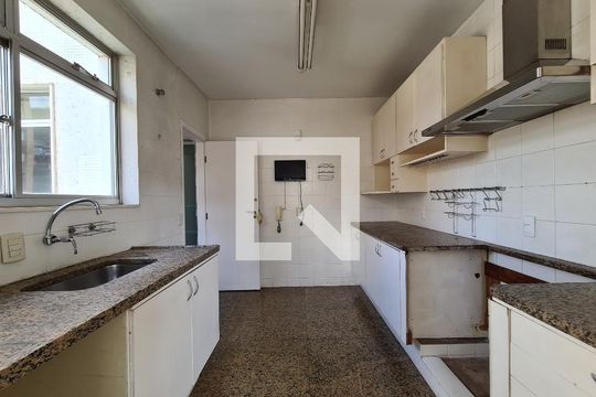 Apartamento à venda com 4 quartos, 196m² em Anchieta, Belo Horizonte