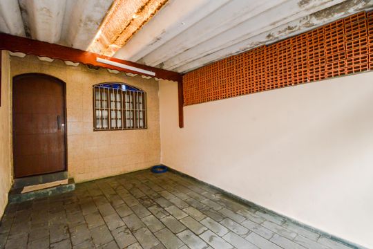 Garagem  de casa à venda com 2 quartos, 122m² em Jardim Flor da Montanha, Guarulhos