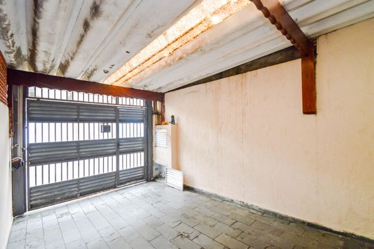 Garagem  de casa à venda com 2 quartos, 122m² em Jardim Flor da Montanha, Guarulhos
