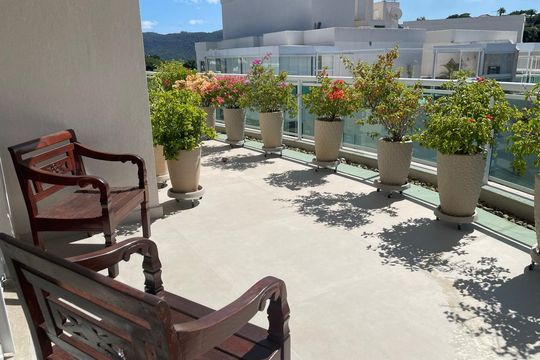 Varanda de apartamento à venda com 2 quartos, 122m² em Camboinhas, Niterói