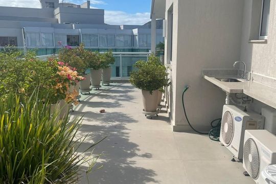 Área externa de apartamento à venda com 2 quartos, 122m² em Camboinhas, Niterói
