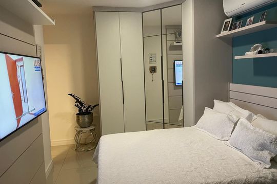 Quarto de apartamento à venda com 2 quartos, 122m² em Camboinhas, Niterói
