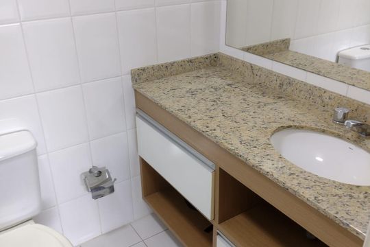 Banheiro de apartamento para alugar com 1 quarto, 58m² em Jardim Botânico, Porto Alegre