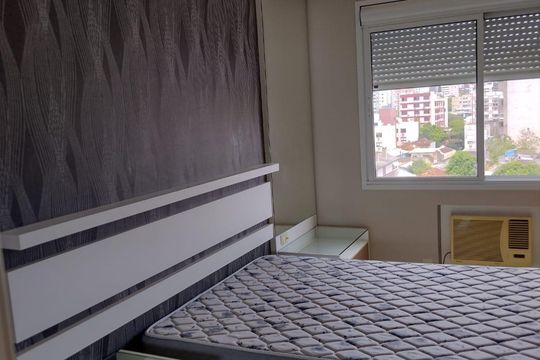 Quarto 1 de apartamento para alugar com 1 quarto, 58m² em Jardim Botânico, Porto Alegre