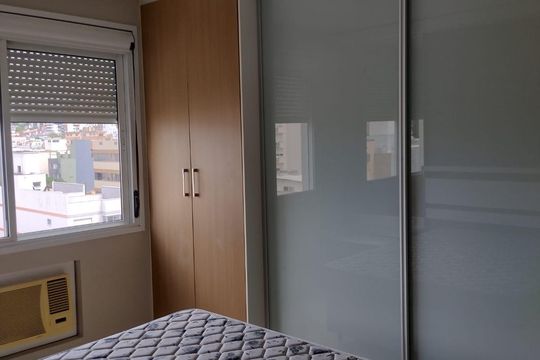 Quarto 1 de apartamento para alugar com 1 quarto, 58m² em Jardim Botânico, Porto Alegre