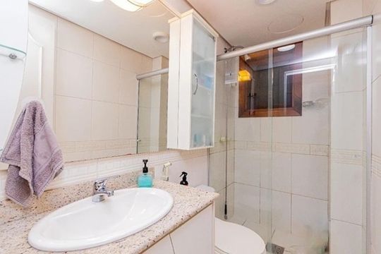 Banheiro 2 de apartamento para alugar com 2 quartos, 80m² em Petrópolis, Porto Alegre