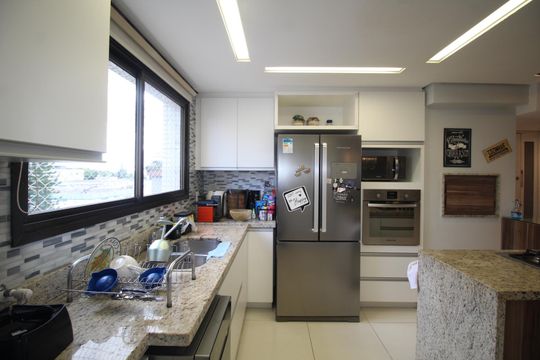 Sala/Cozinha de apartamento à venda com 2 quartos, 82m² em Três Figueiras, Porto Alegre