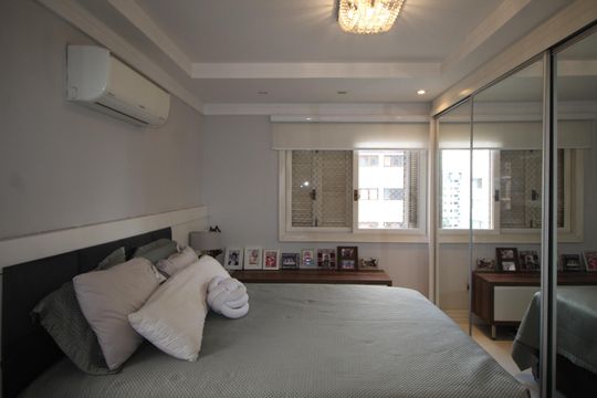 Suíte 1 de apartamento à venda com 2 quartos, 82m² em Três Figueiras, Porto Alegre