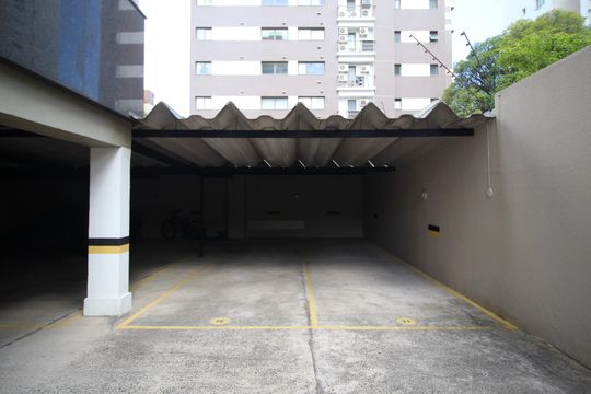 Garagem de apartamento à venda com 2 quartos, 82m² em Três Figueiras, Porto Alegre