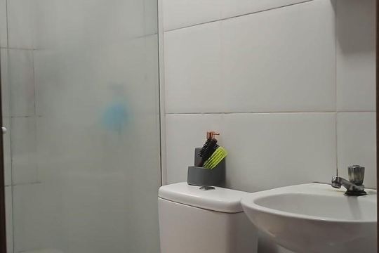 Banheiro de apartamento à venda com 2 quartos, 45m² em Itanhangá, Rio de Janeiro