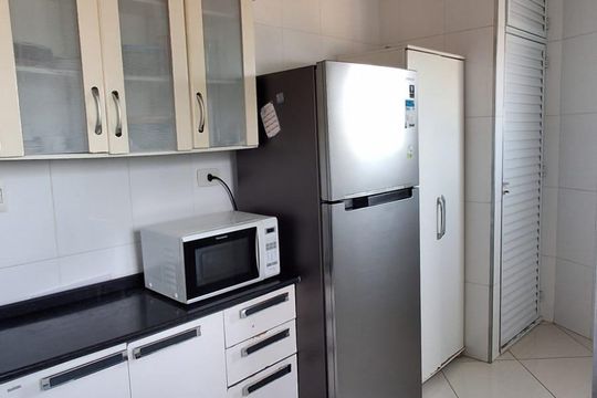 Cozinha de apartamento para alugar com 2 quartos, 70m² em Nova Mirim, Praia Grande