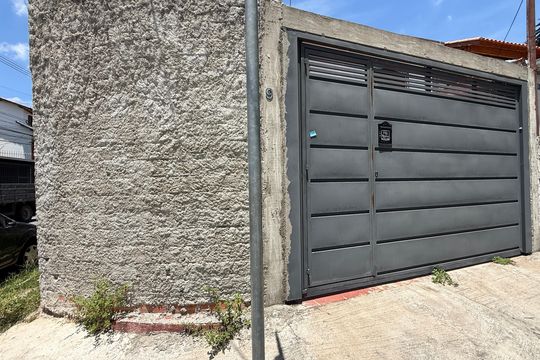 Fachada  de casa à venda com 3 quartos, 220m² em Vila Galvão, Guarulhos