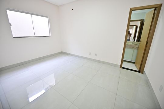 Suíte 1 de casa à venda com 3 quartos, 180m² em Setor Três Marias, Goiânia