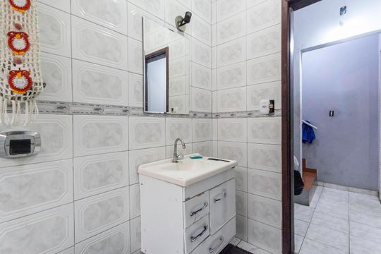 Banheiro social 2 de casa à venda com 3 quartos, 196m² em Vila Jardim Leblon, Belo Horizonte