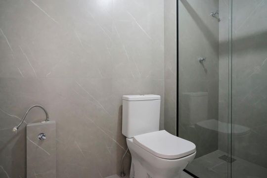 Banheiro de apartamento à venda com 2 quartos, 55m² em Vila Mussolini, São Bernardo do Campo