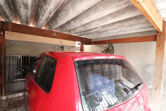 Garagem de casa à venda com 2 quartos, 125m² em Jardim Utinga, Santo André