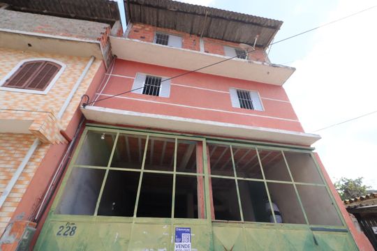 Fachada de casa à venda com 5 quartos, 220m² em Bussocaba, Osasco