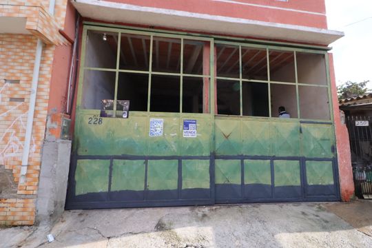 Fachada de casa à venda com 5 quartos, 220m² em Bussocaba, Osasco
