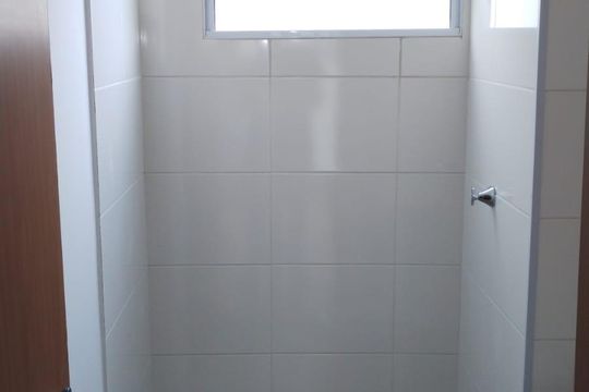 Banheiro de apartamento para alugar com 2 quartos, 41m² em Vila Perracini, Poá