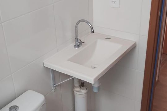 Banheiro de apartamento para alugar com 2 quartos, 41m² em Vila Perracini, Poá