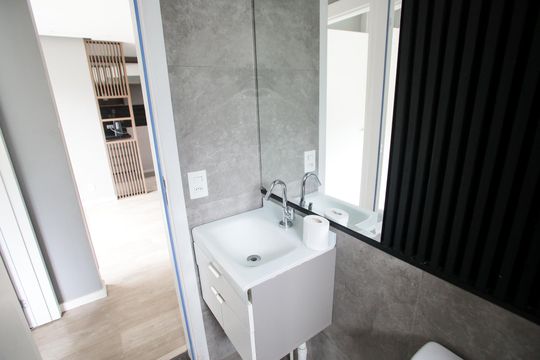 Banheiro de apartamento à venda com 2 quartos, 46m² em Taquara, Rio de Janeiro
