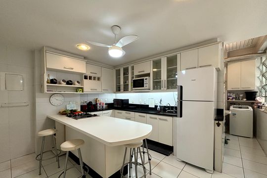 Cozinha de apartamento para alugar com 3 quartos, 150m² em Copacabana, Rio de Janeiro