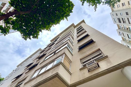 Fachada de apartamento para alugar com 3 quartos, 150m² em Copacabana, Rio de Janeiro