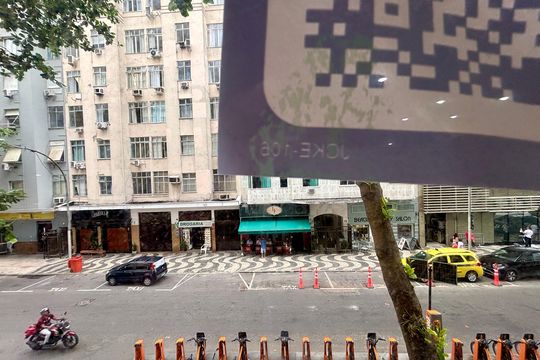 Placa de apartamento para alugar com 3 quartos, 150m² em Copacabana, Rio de Janeiro