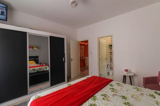 Suite de casa à venda com 6 quartos, 500m² em Vila Ema, São Paulo
