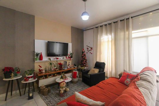 Casa à venda com 6 quartos, 500m² em Vila Ema, São Paulo
