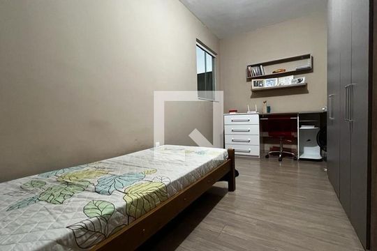 Casa à venda com 3 quartos, 197m² em Serrano, Belo Horizonte