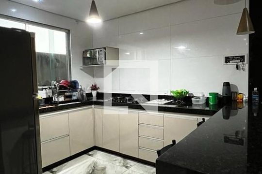 Casa à venda com 3 quartos, 197m² em Serrano, Belo Horizonte