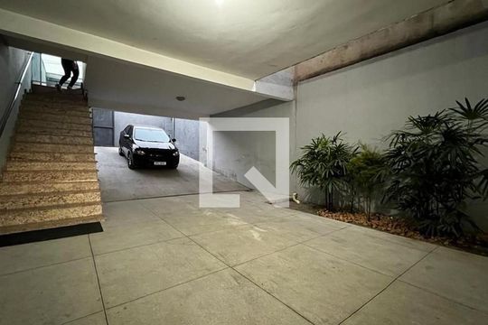 Casa à venda com 3 quartos, 197m² em Serrano, Belo Horizonte