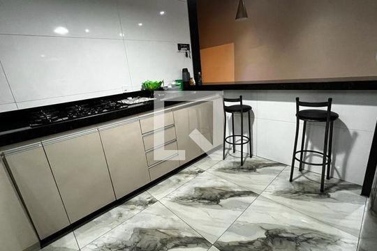 Casa à venda com 3 quartos, 197m² em Serrano, Belo Horizonte
