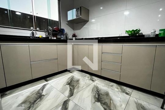 Casa à venda com 3 quartos, 197m² em Serrano, Belo Horizonte
