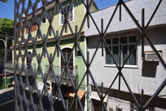 Vista da Suíte de casa à venda com 2 quartos, 100m² em Vila Valqueire, Rio de Janeiro