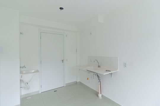 Sala/Cozinha de apartamento para alugar com 2 quartos, 32m² em Vila Carmosina, São Paulo