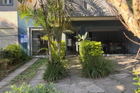Plaquinha Instalada código LFWN-584 de apartamento para alugar com 2 quartos, 95m² em Higienópolis, Porto Alegre