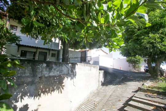 Garagem de casa à venda com 5 quartos, 400m² em Freguesia (jacarepaguá), Rio de Janeiro