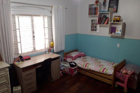 Casa à venda com 3 quartos, 235m² em Vila Santa Isabel, Campinas